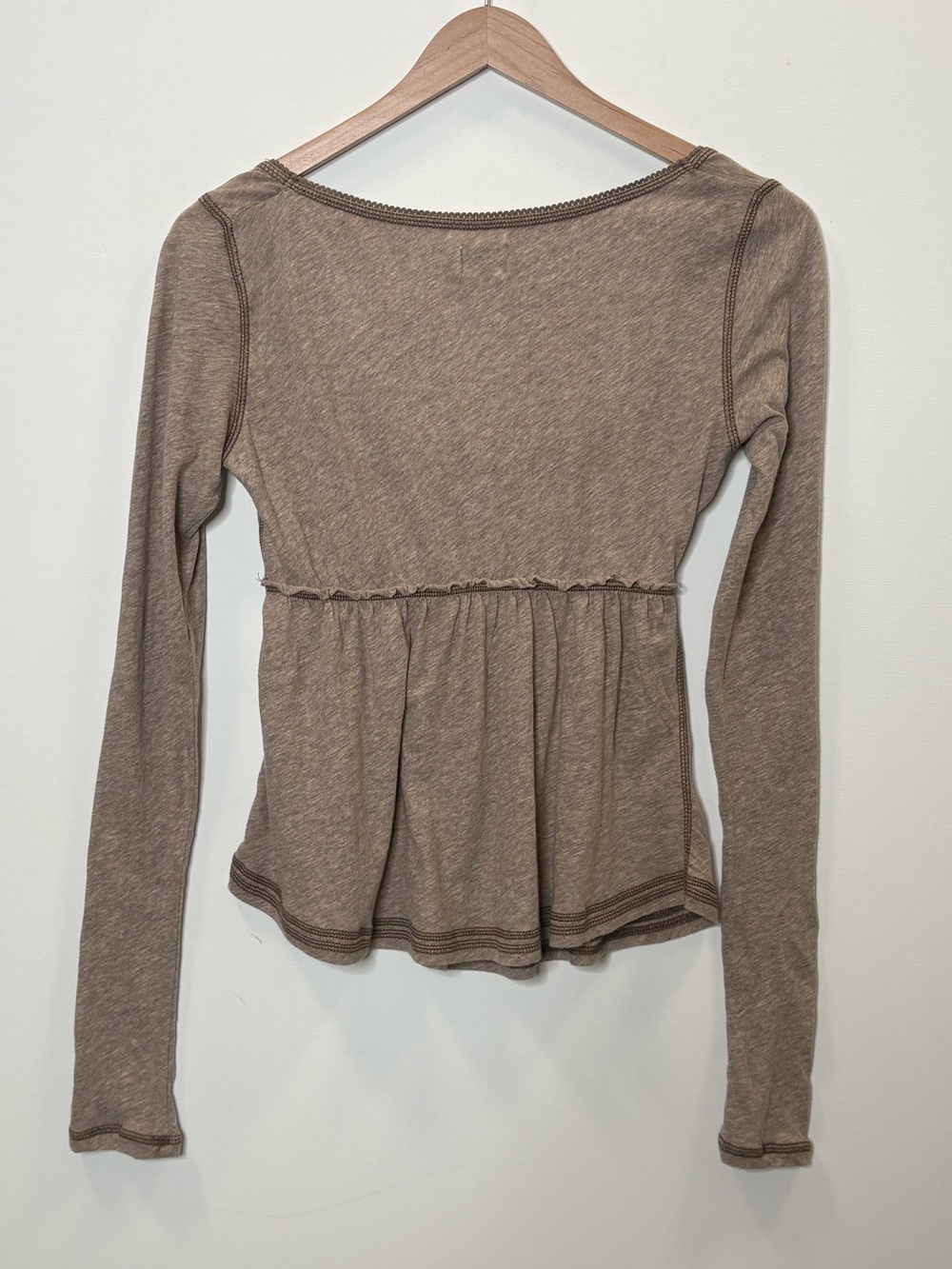 NWT BDG Brittney Long Sleeve Babydoll Henley Tee Womens Size Small Taupe Y2K - Picture 4 of 12